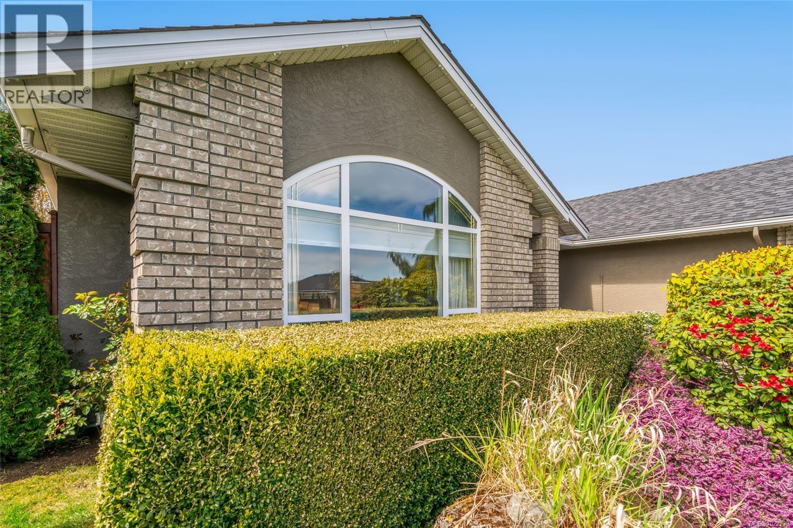 748 Kensington Pl, Qualicum Beach