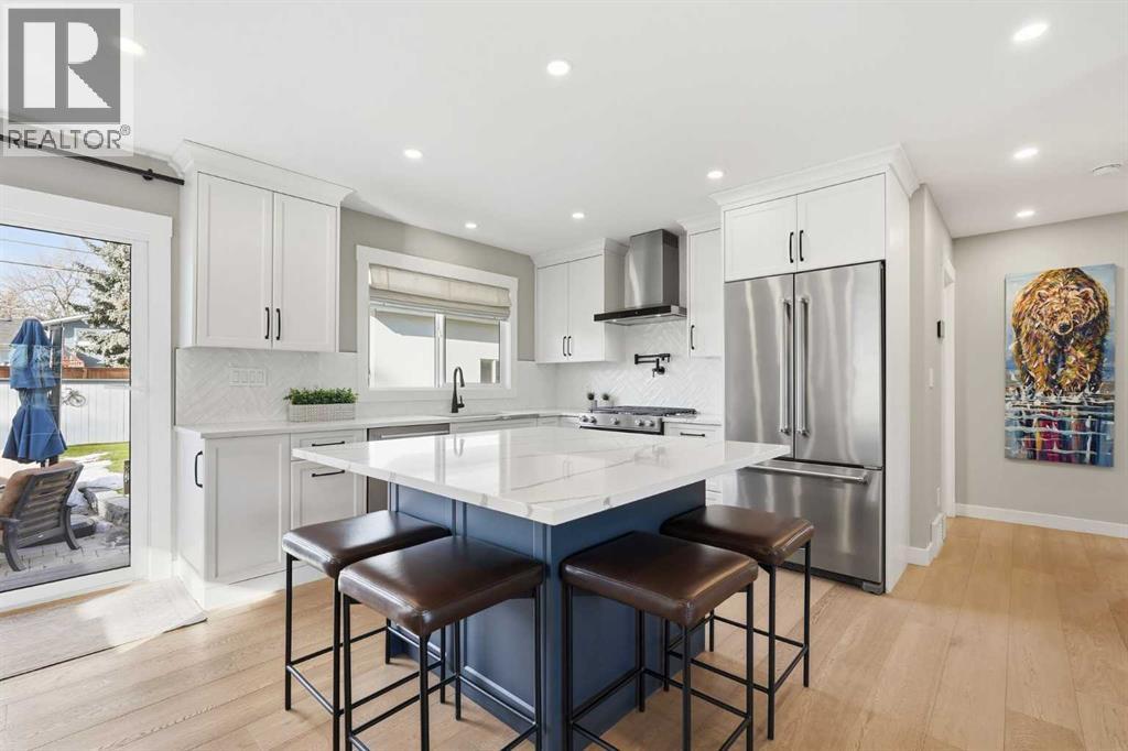 8615 7 Street SW, Calgary, Alberta