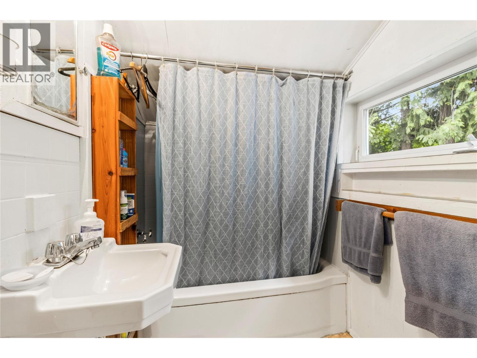 1756 Blind Bay Road, Blind Bay