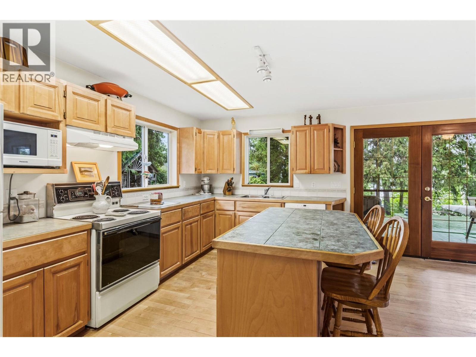 1756 Blind Bay Road, Blind Bay