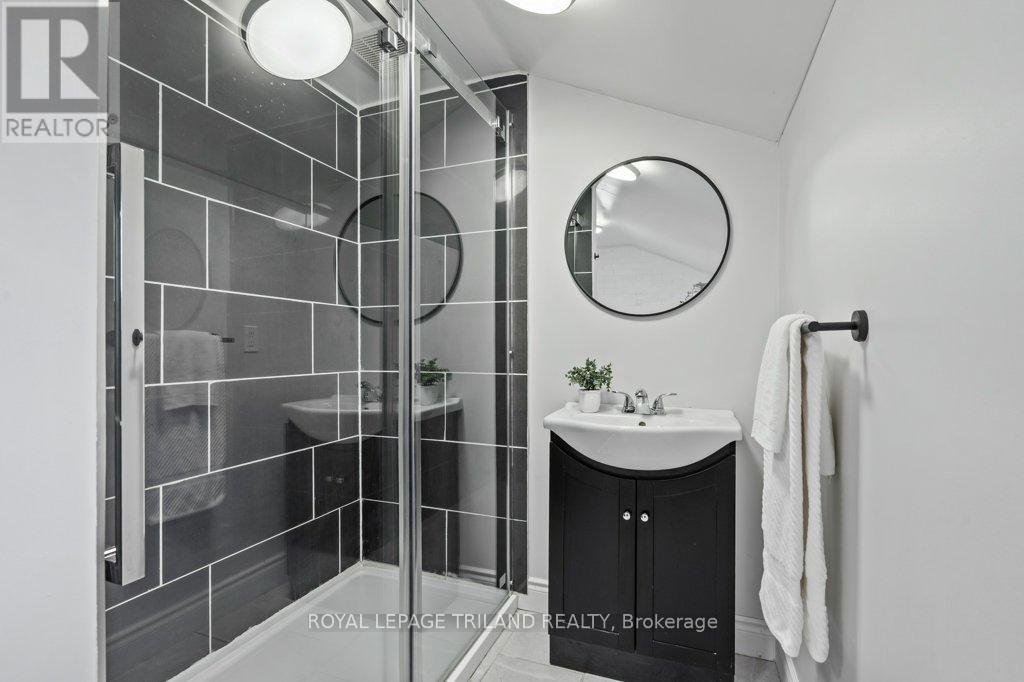 Single Family House for Sale in  CATHERINE STREET North Middlesex (Parkhill) 