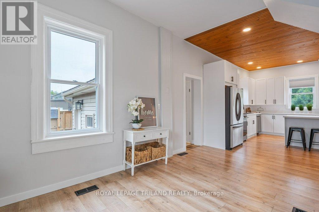 Single Family House for Sale in  CATHERINE STREET North Middlesex (Parkhill) 