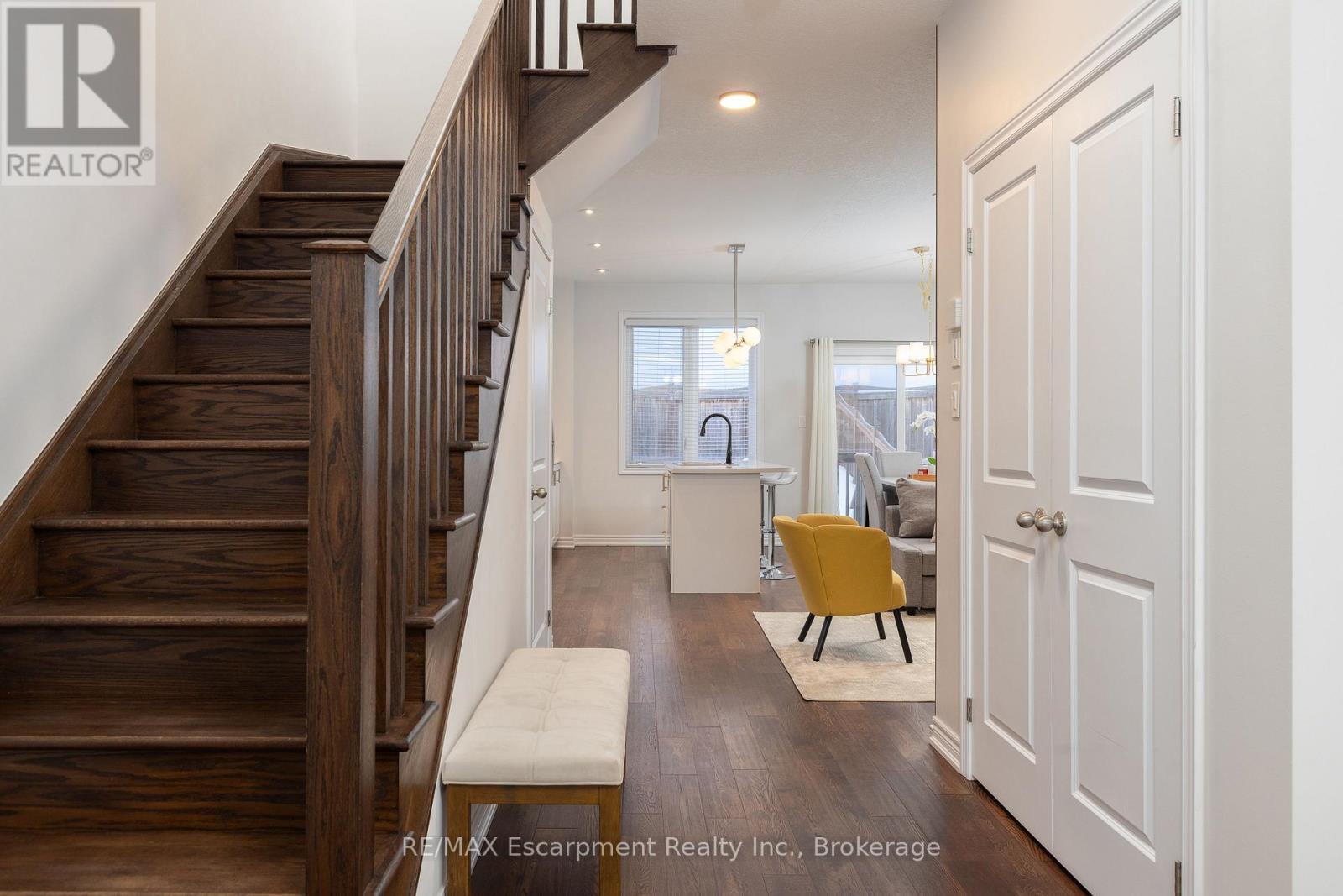 31 PINOT CRESCENT - Photo 4 of 21, Hamilton (Fruitland), Ontario