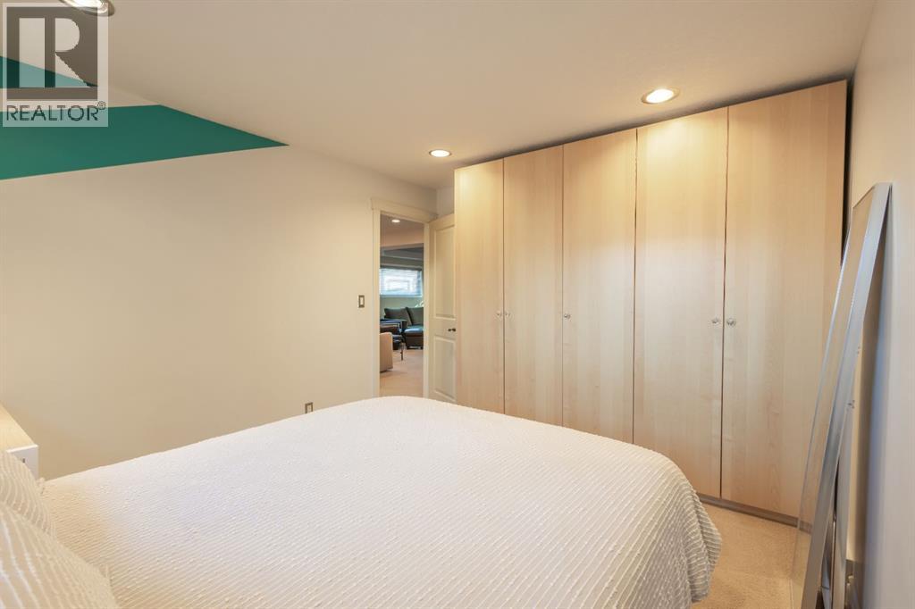 Single Family House Bi-level for Sale in  Hawkland Place NW Hawkwood Calgary 