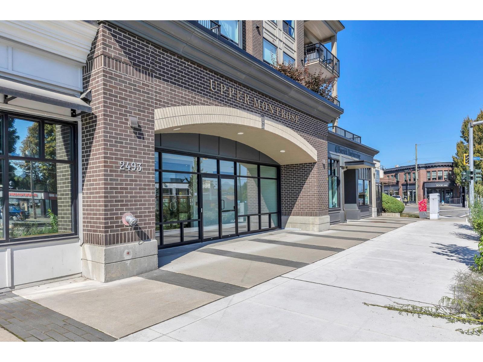 412 2493 MONTROSE Avenue - photo 2