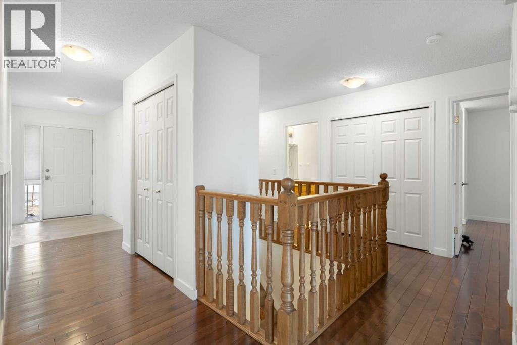 Single Family House for Sale in  Deer Ridge Close SE Deer Ridge Calgary 