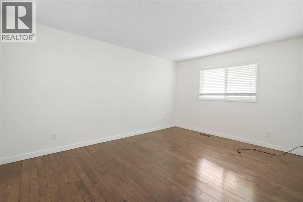 Single Family House for Sale in  Deer Ridge Close SE Deer Ridge Calgary 