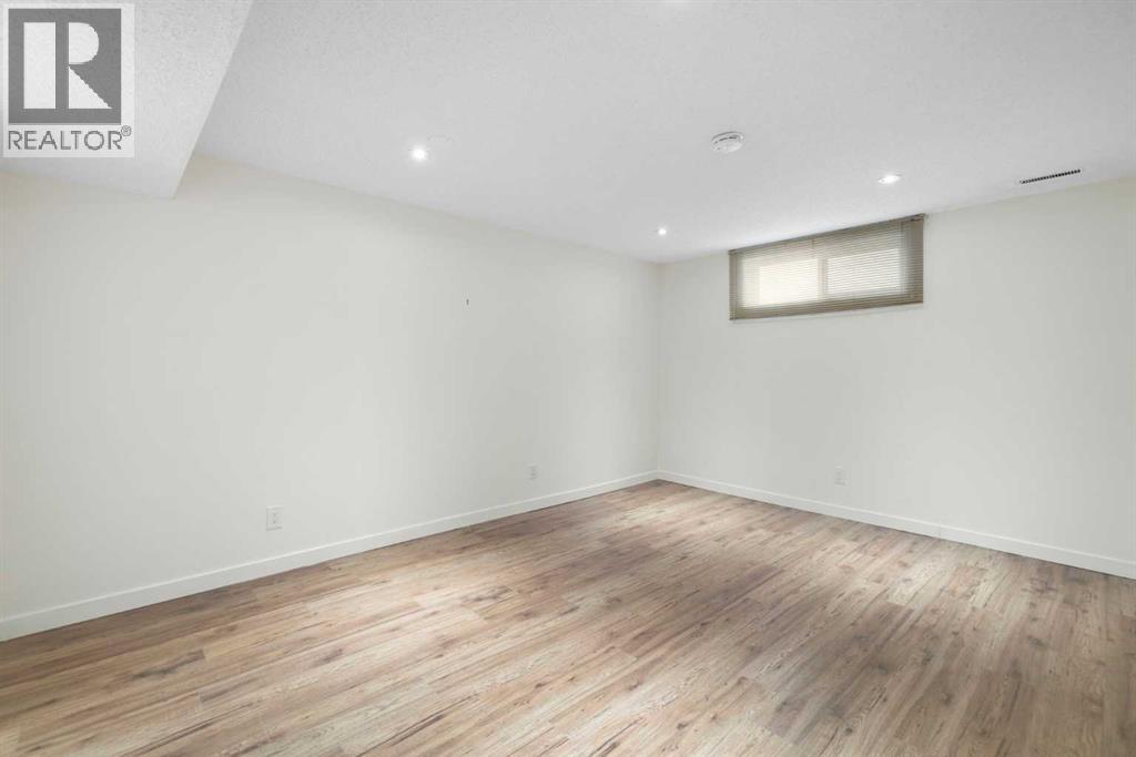 Single Family House for Sale in  Deer Ridge Close SE Deer Ridge Calgary 