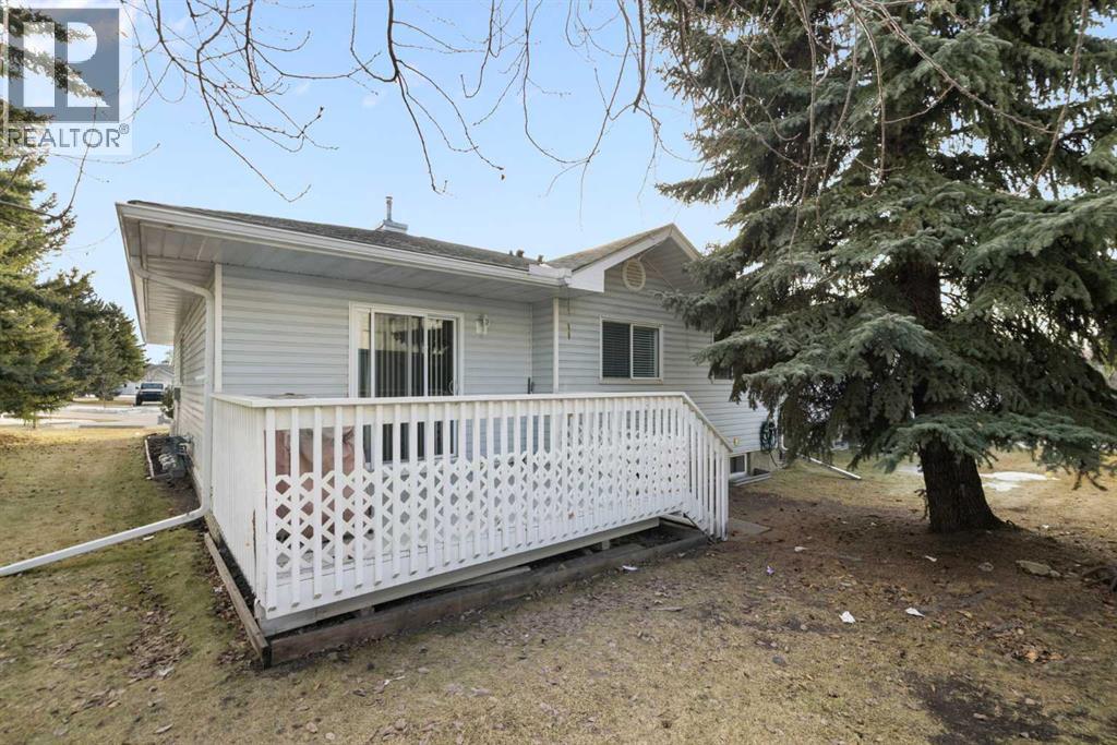 Single Family House for Sale in  Deer Ridge Close SE Deer Ridge Calgary 