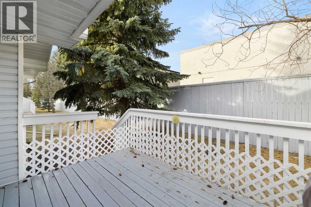 Single Family House for Sale in  Deer Ridge Close SE Deer Ridge Calgary 