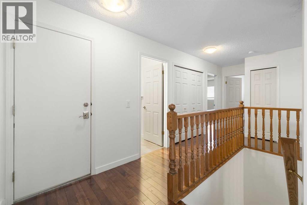 Single Family House for Sale in  Deer Ridge Close SE Deer Ridge Calgary 