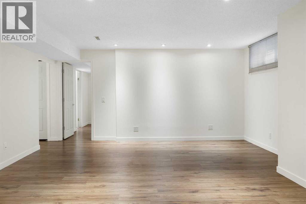 Single Family House for Sale in  Deer Ridge Close SE Deer Ridge Calgary 