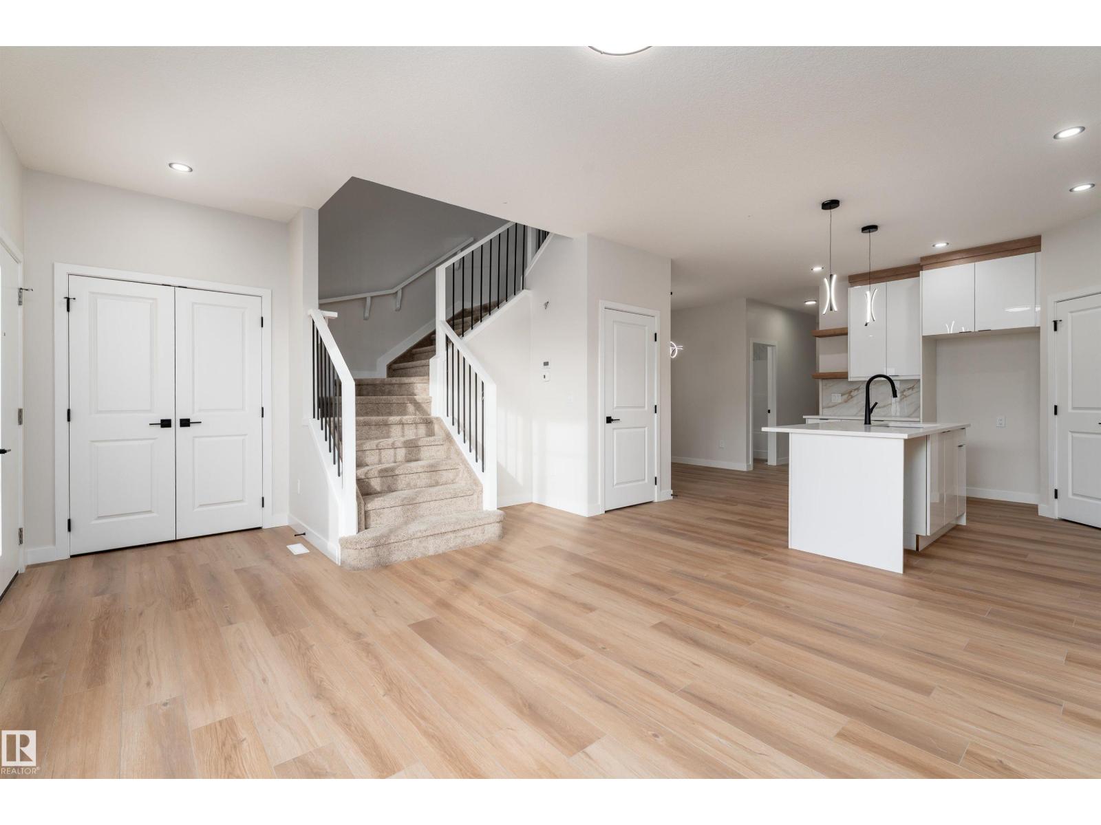 30 WESTWYCK LI - 12