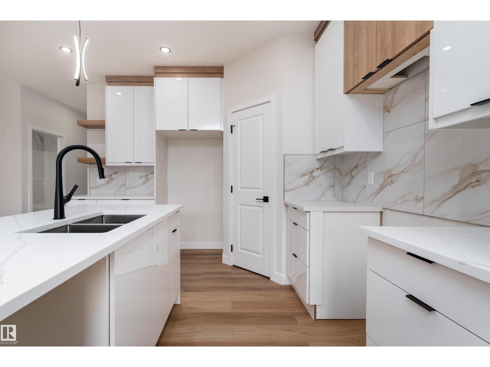 30 WESTWYCK LI - 4
