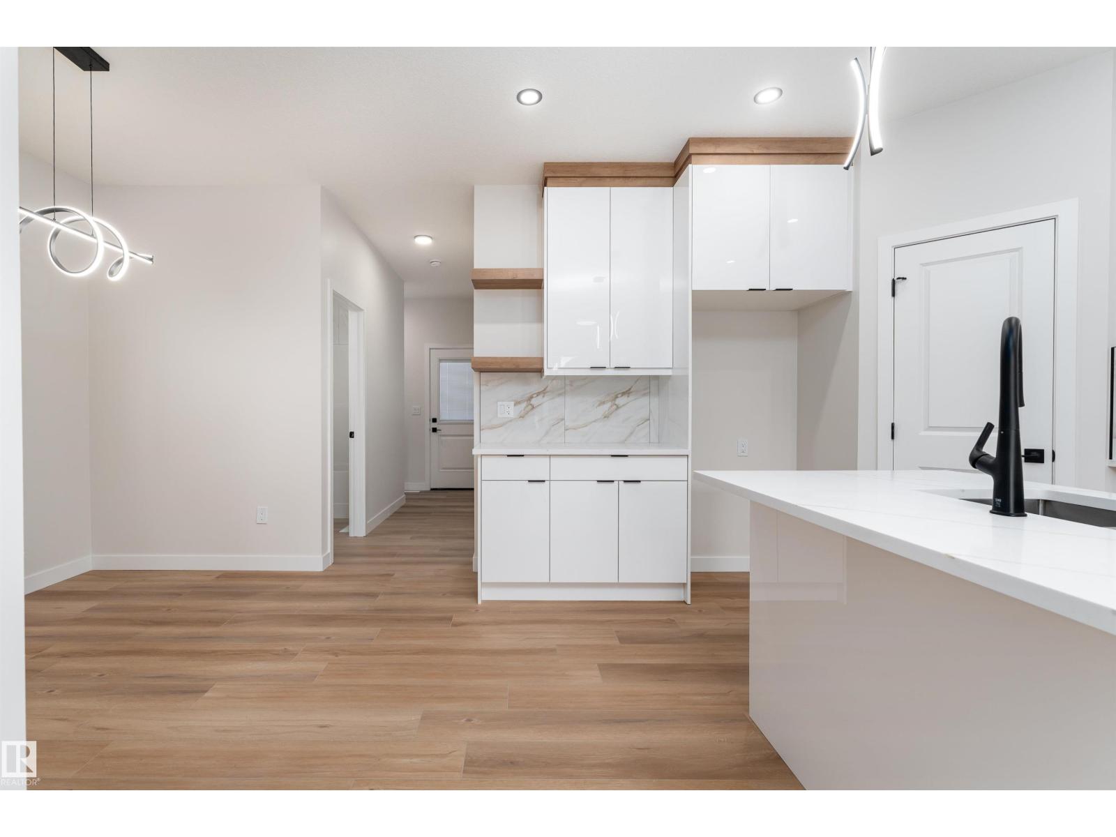 30 WESTWYCK LI - 6
