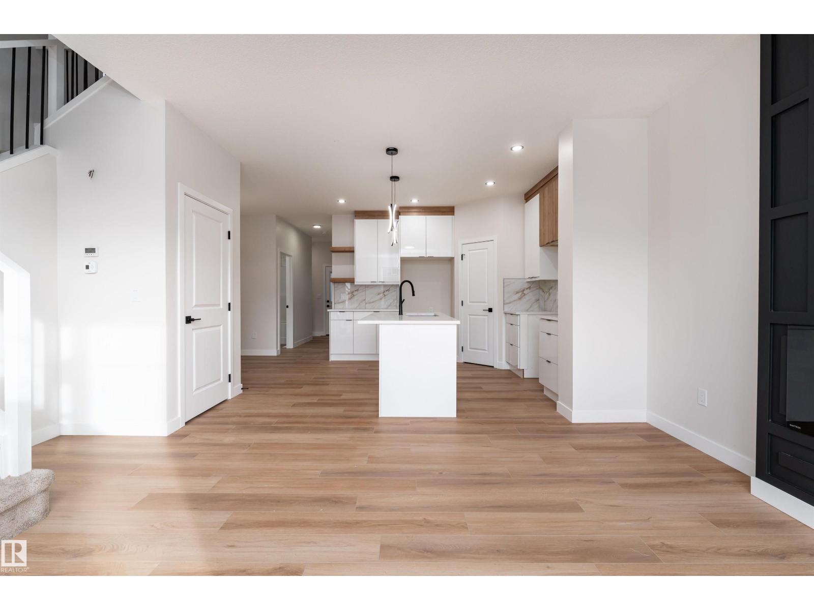 30 WESTWYCK LI - 7