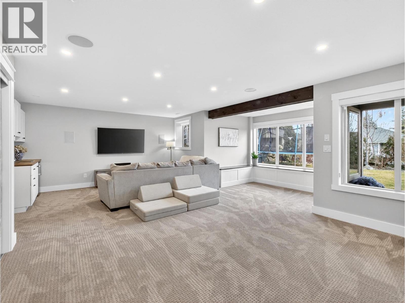 2371 Paramount Drive, West Kelowna