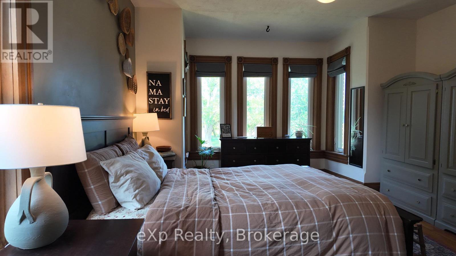1337 BRUCE ROAD 15 - 17