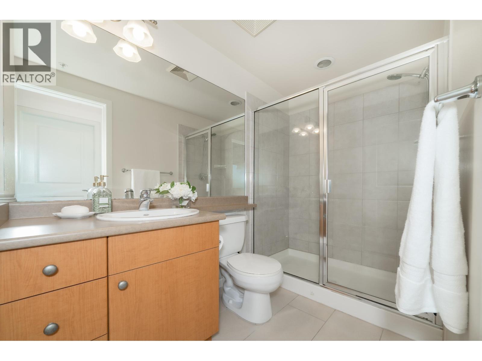 804 15 E ROYAL AVENUE, New Westminster