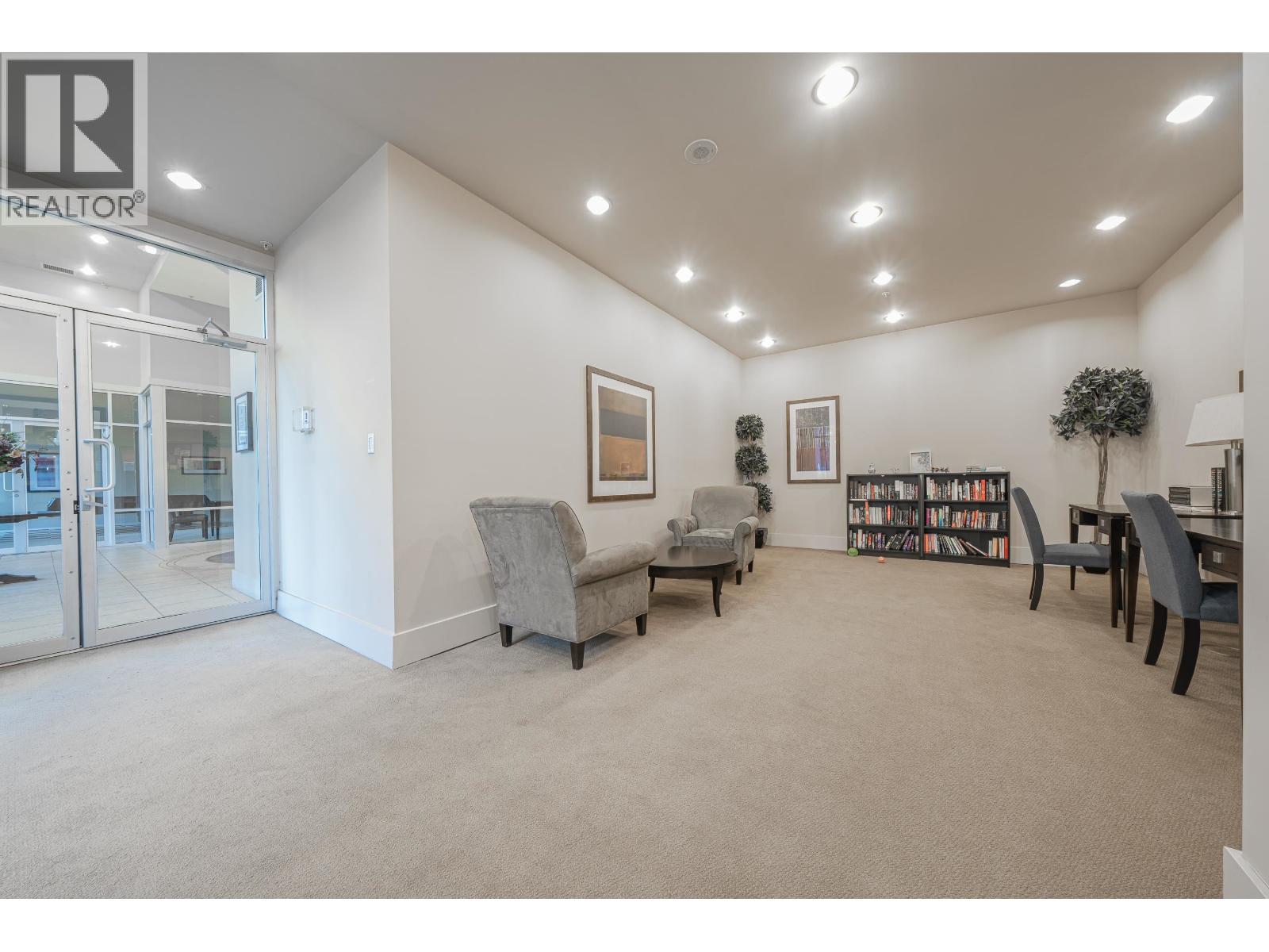 804 15 E ROYAL AVENUE, New Westminster