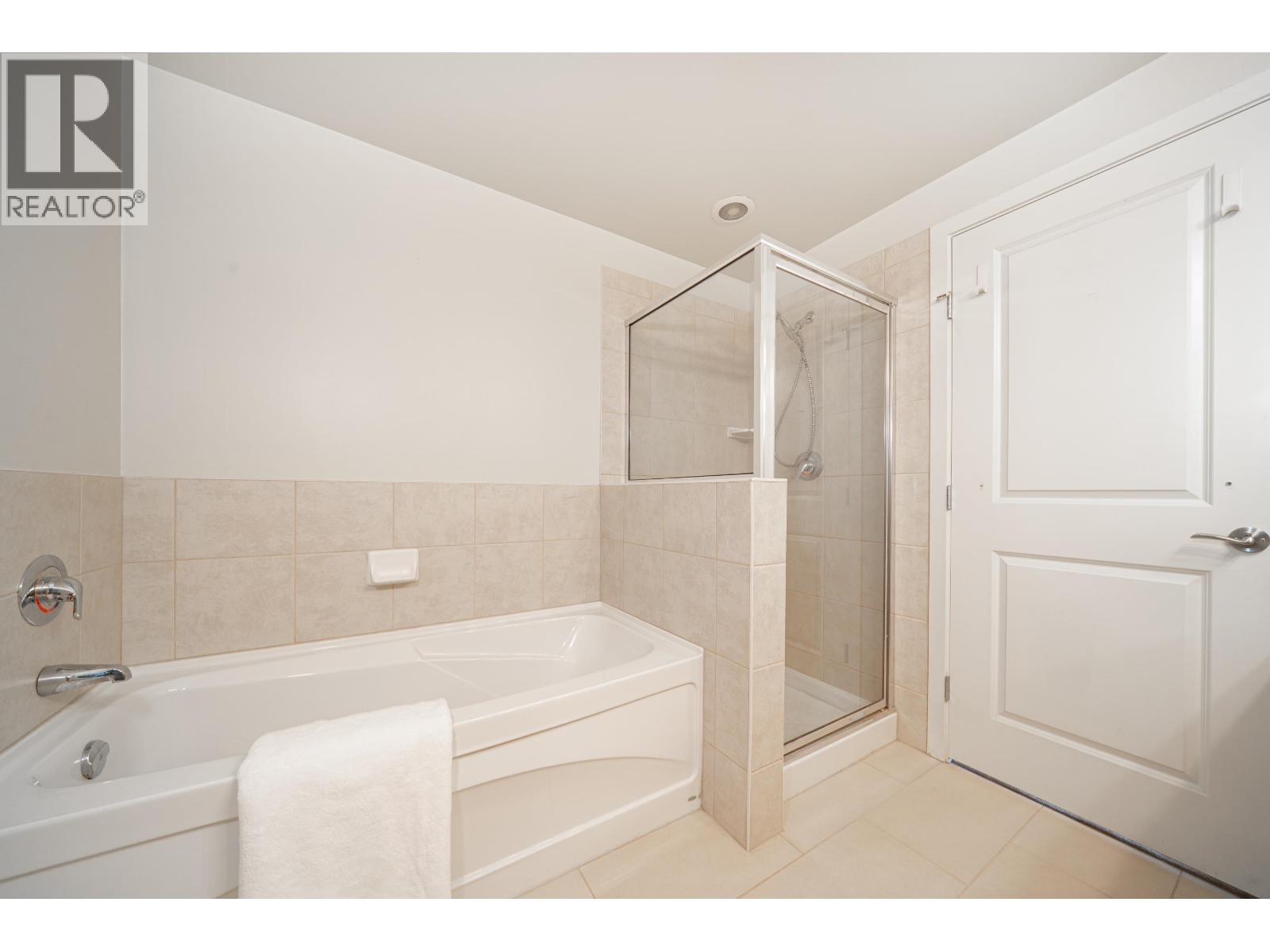 804 15 E ROYAL AVENUE, New Westminster