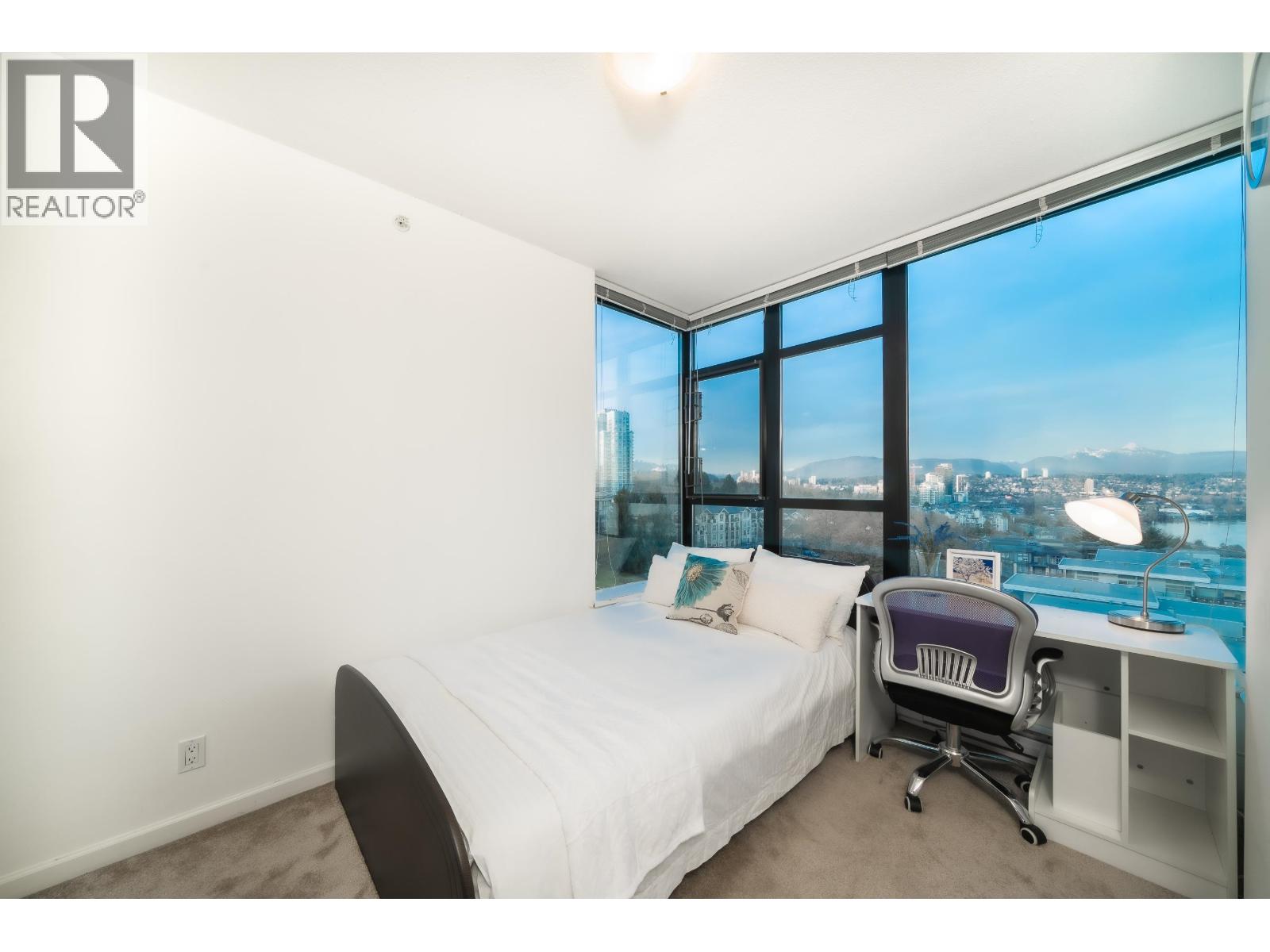 804 15 E ROYAL AVENUE, New Westminster