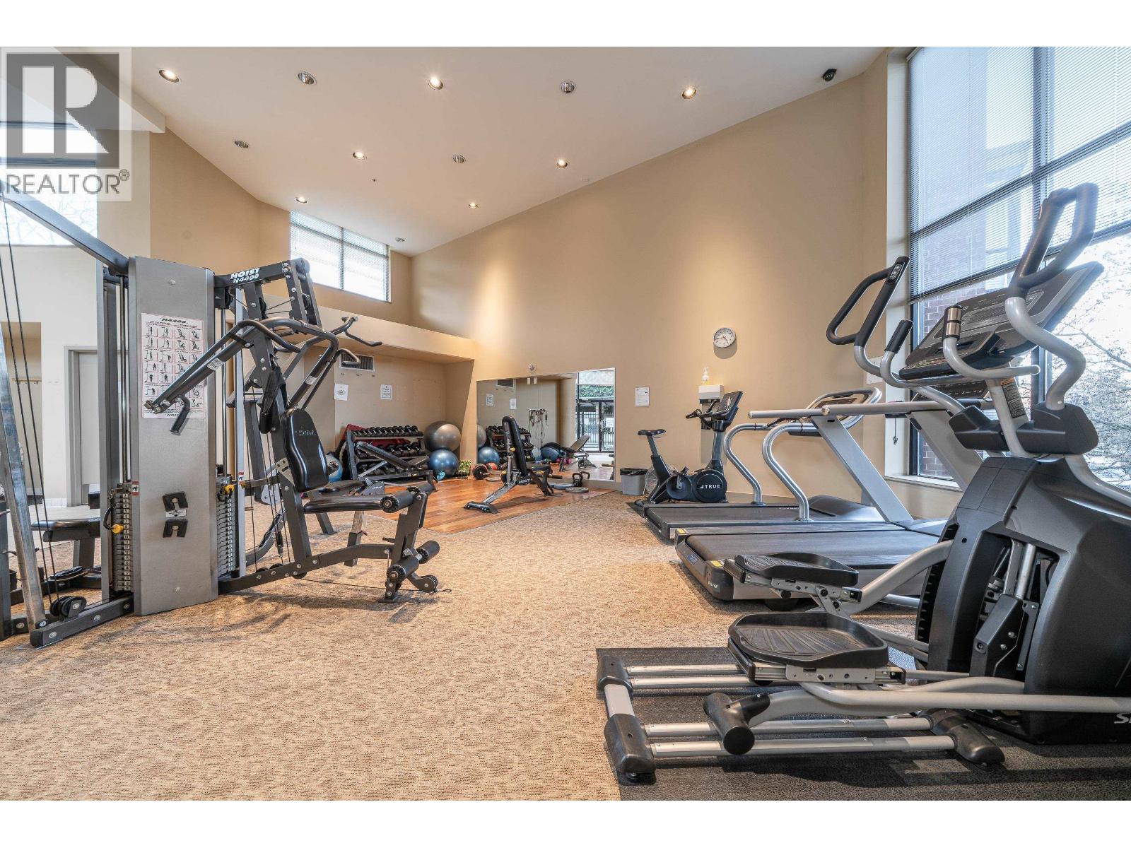 804 15 E ROYAL AVENUE, New Westminster