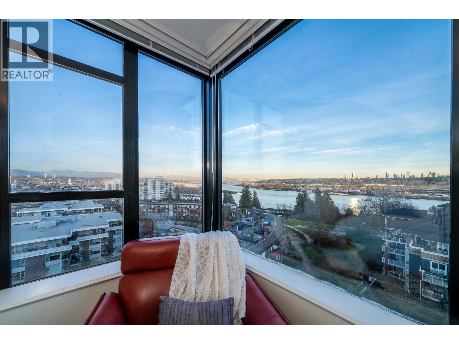 804 15 E ROYAL AVENUE, New Westminster