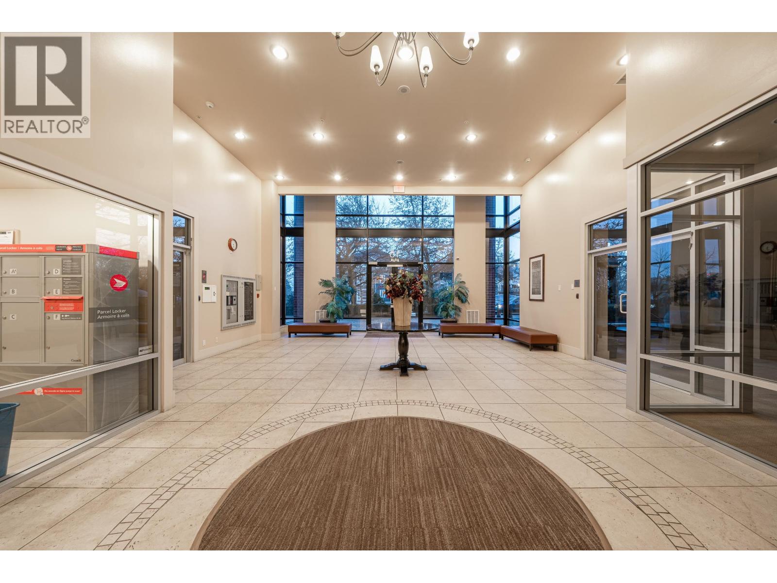 804 15 E ROYAL AVENUE, New Westminster