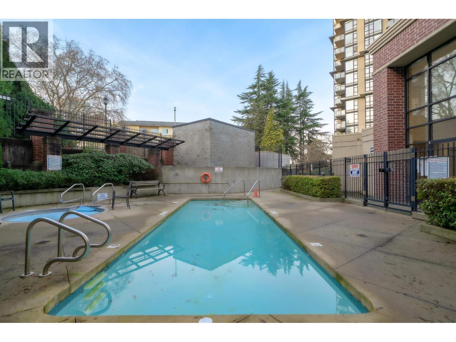 804 15 E ROYAL AVENUE, New Westminster