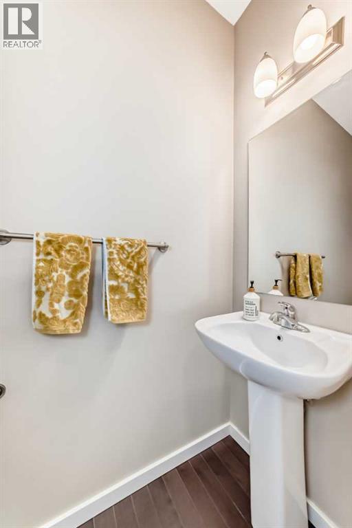 
          77 Marquis Common Southeast
            <br/>
            <span>Calgary</span>
            , 
            <span>AB</span>
             <span>T3M1N7</span>
         - Photo 12