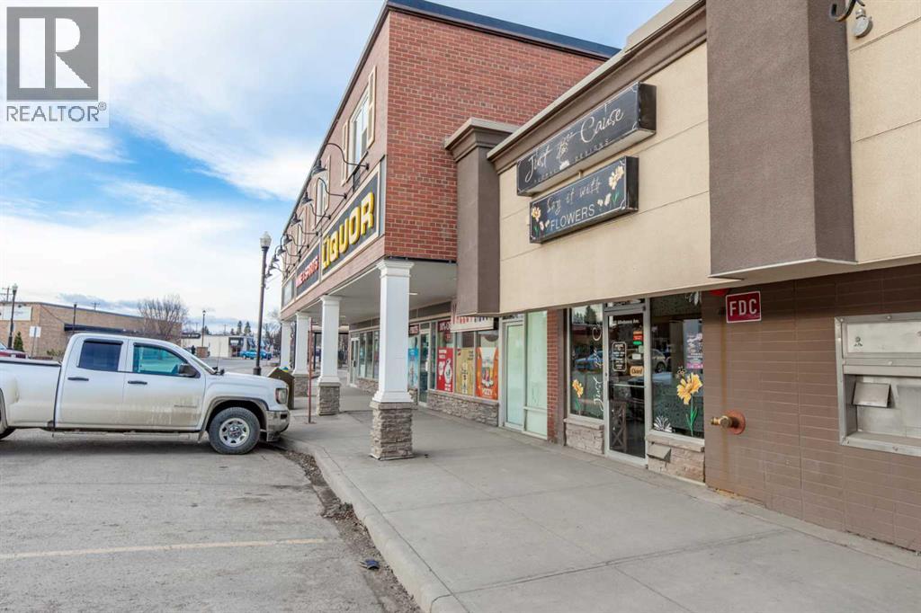 112 ATHABASCA Avenue - Photo 5 of 14, Hinton, Alberta