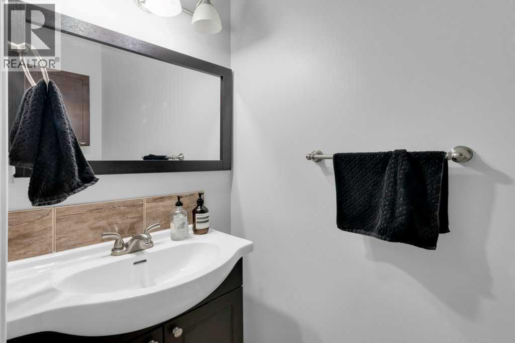 Multi-family House Bi-level for Sale in /  Avenue NW Bowness Calgary 