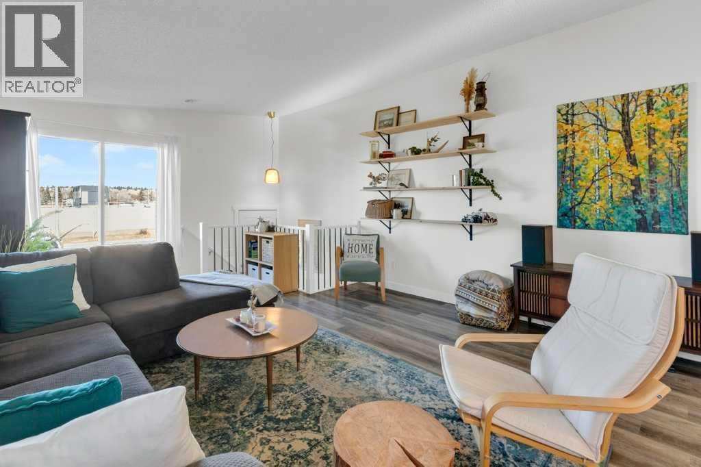 Multi-family House Bi-level for Sale in /  Avenue NW Bowness Calgary 