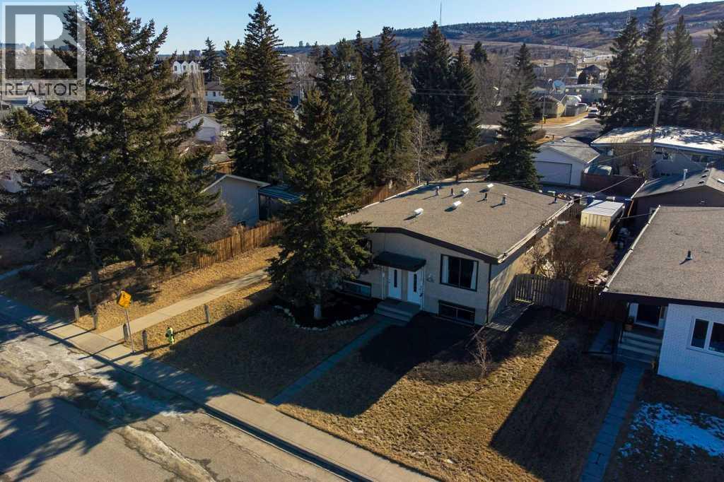 Multi-family House Bi-level for Sale in /  Avenue NW Bowness Calgary 