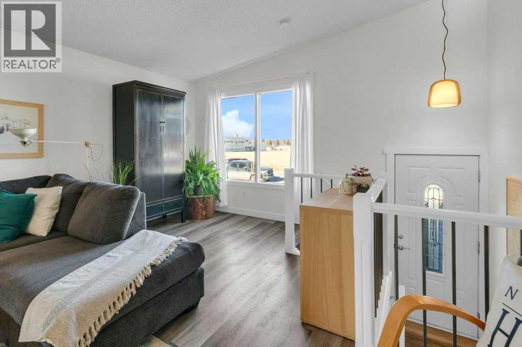 Multi-family House Bi-level for Sale in /  Avenue NW Bowness Calgary 