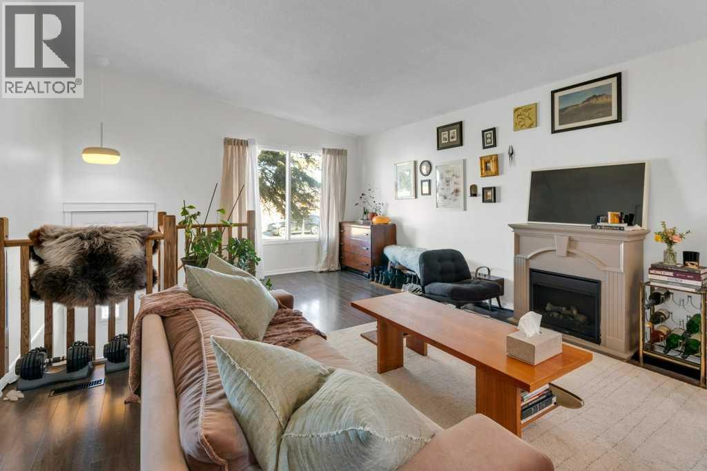 Multi-family House Bi-level for Sale in /  Avenue NW Bowness Calgary 