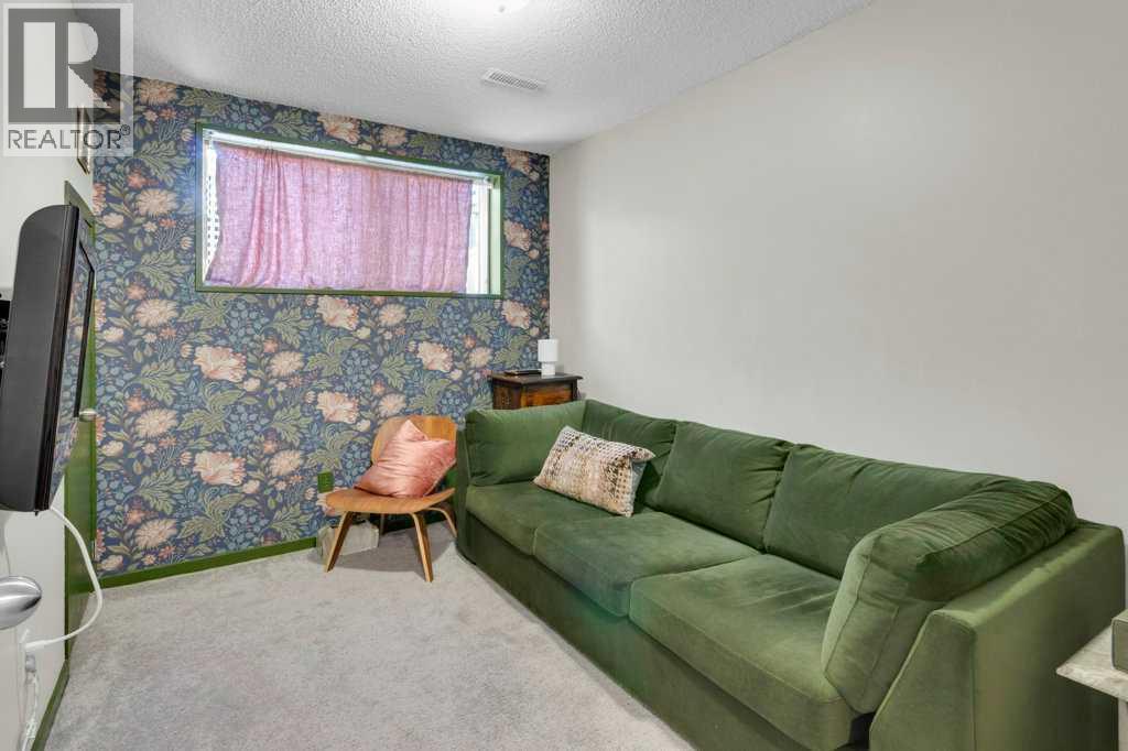 Multi-family House Bi-level for Sale in /  Avenue NW Bowness Calgary 