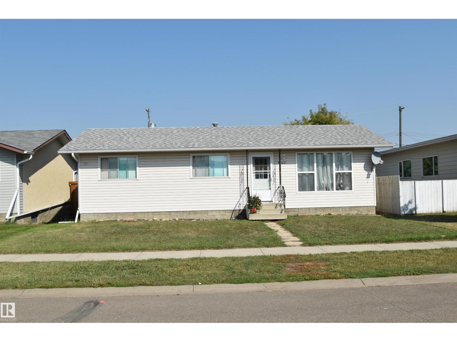 4422 49 AV - Photo 2 of 30, St. Paul Town, Alberta