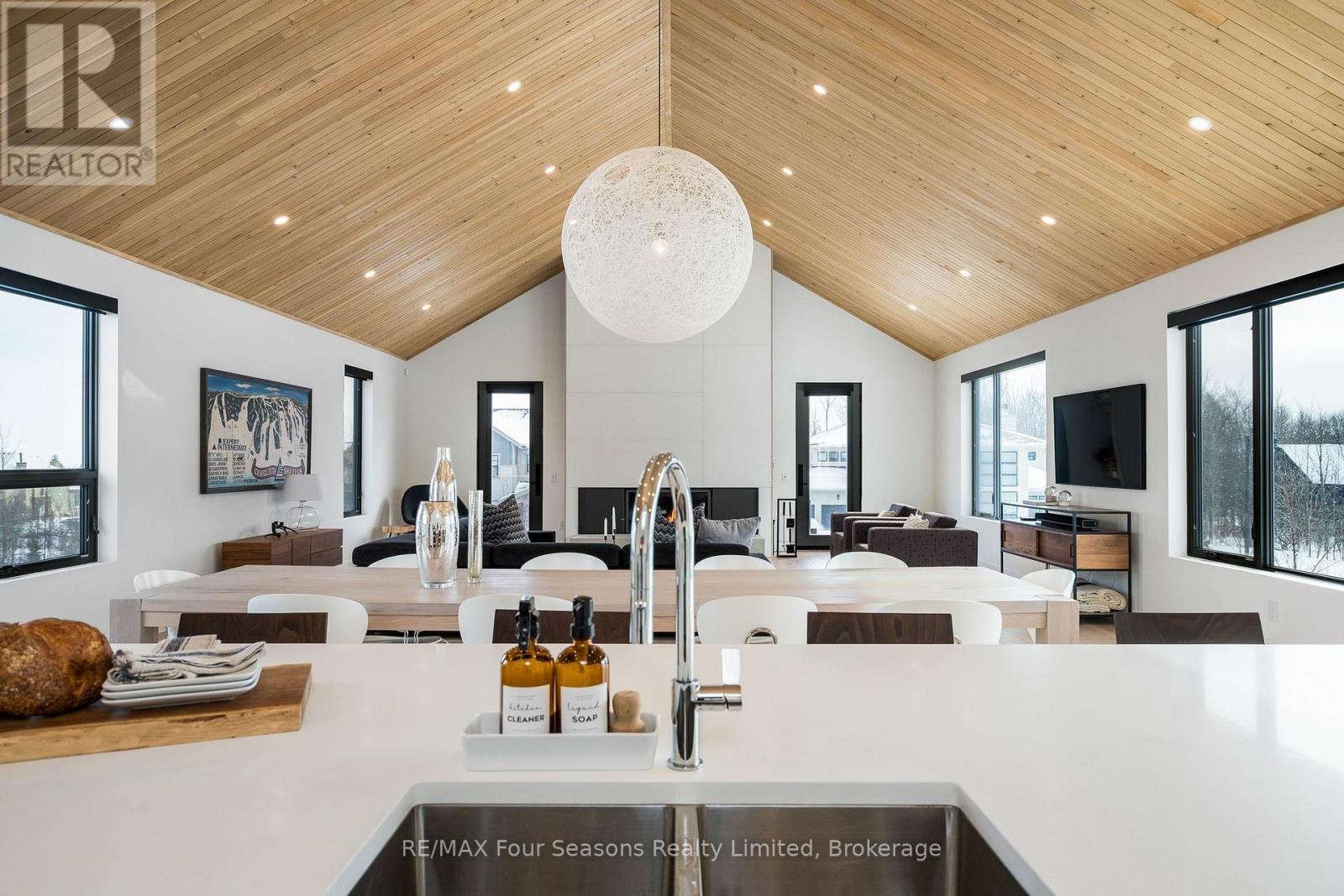 126 COURCHEVEL CRESCENT - 15