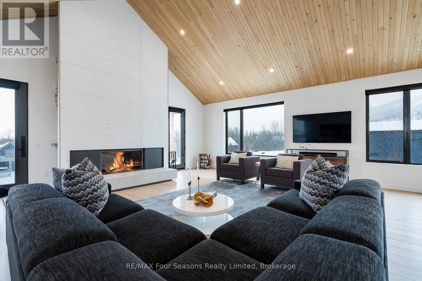 126 COURCHEVEL CRESCENT - Photo 5 of 38, Blue Mountains, Ontario