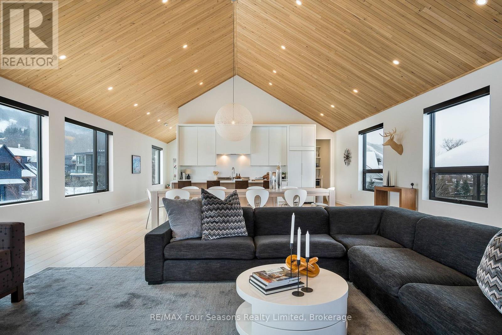 126 COURCHEVEL CRESCENT - 8