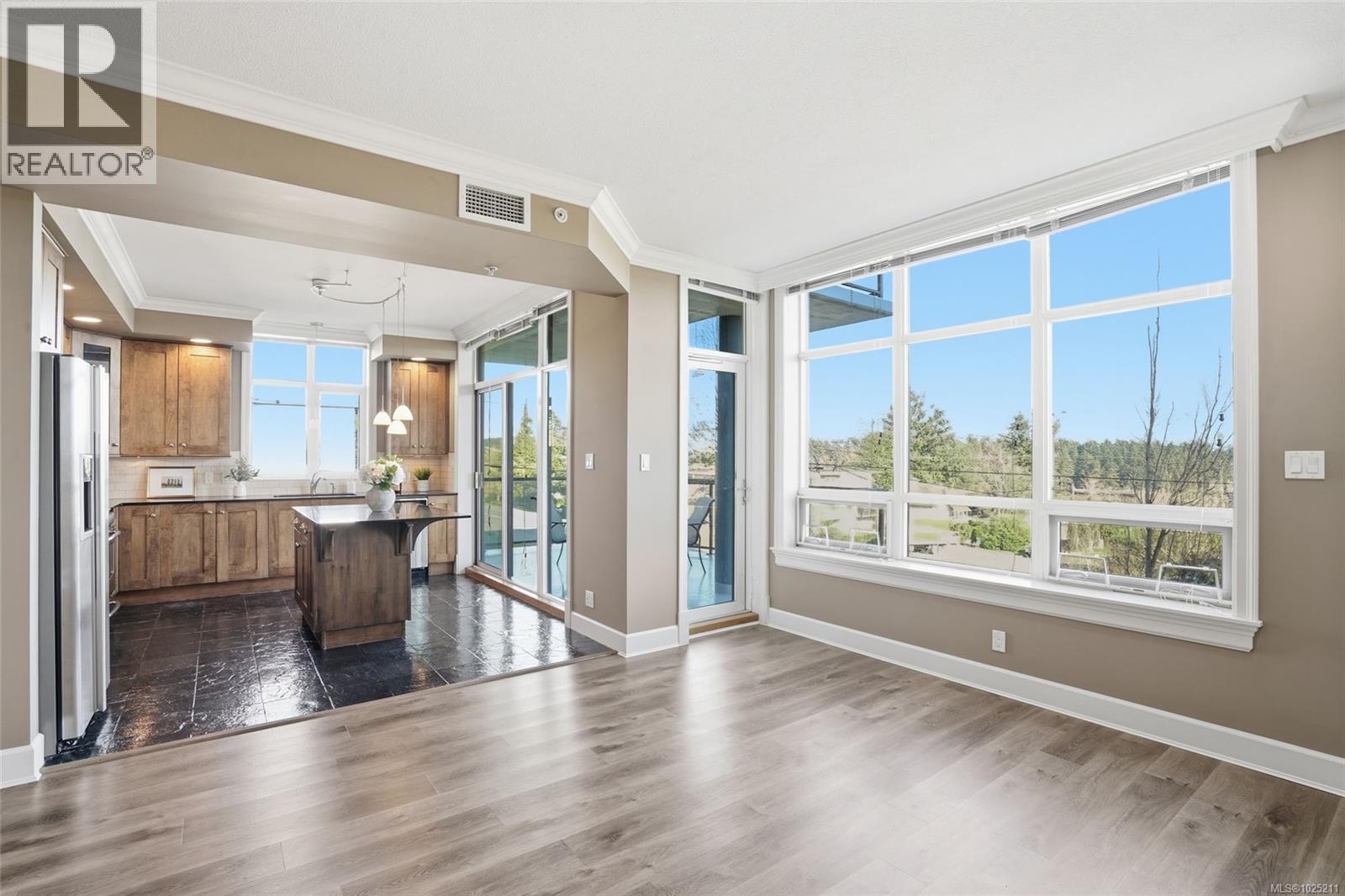 201 225 Rosehill St, Nanaimo