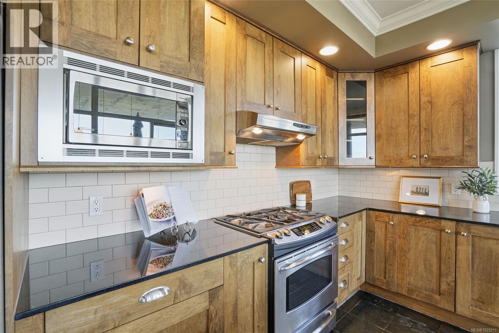 201 225 Rosehill St, Nanaimo