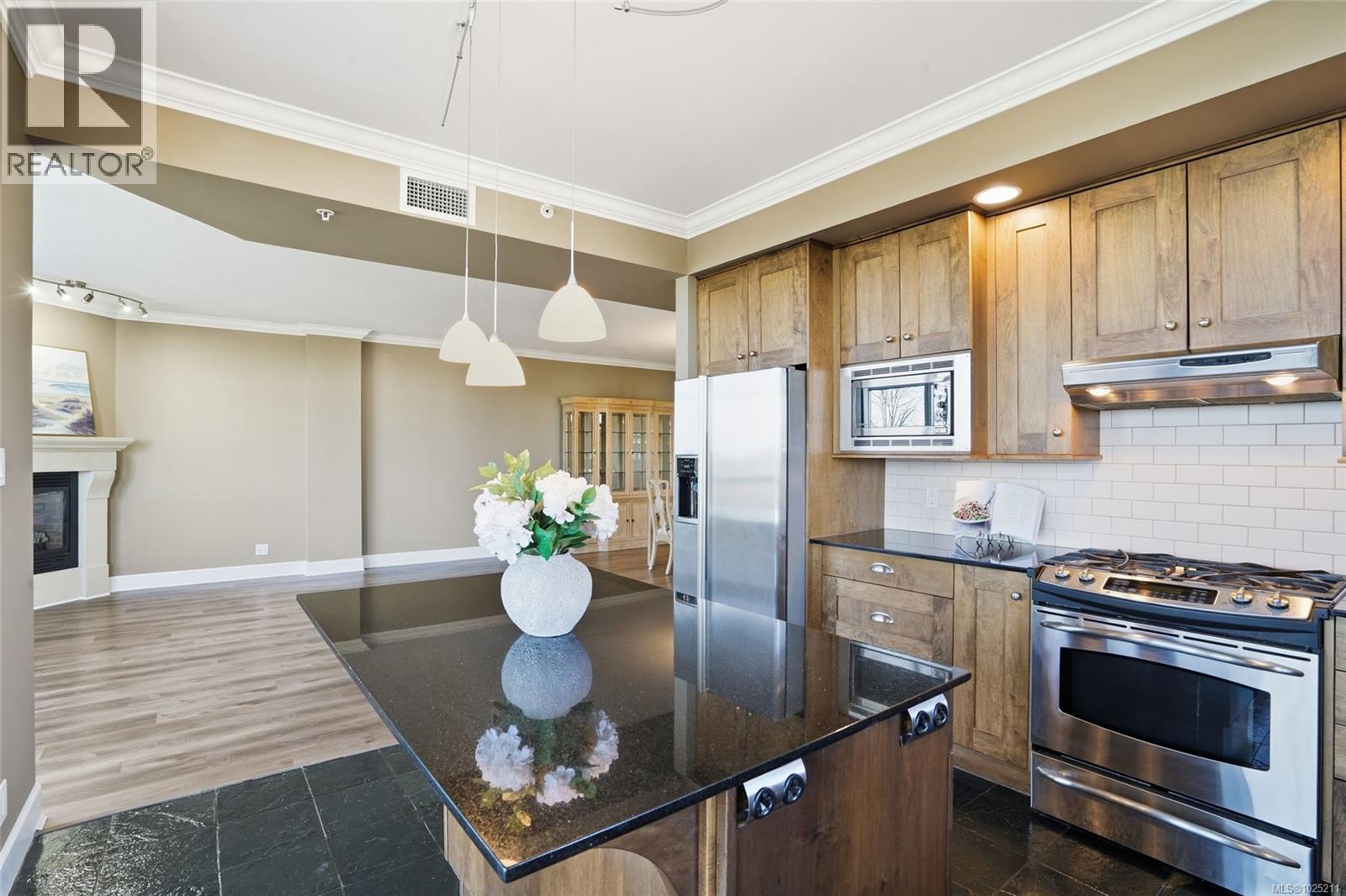 201 225 Rosehill St, Nanaimo