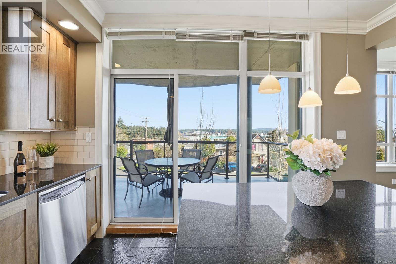 201 225 Rosehill St, Nanaimo