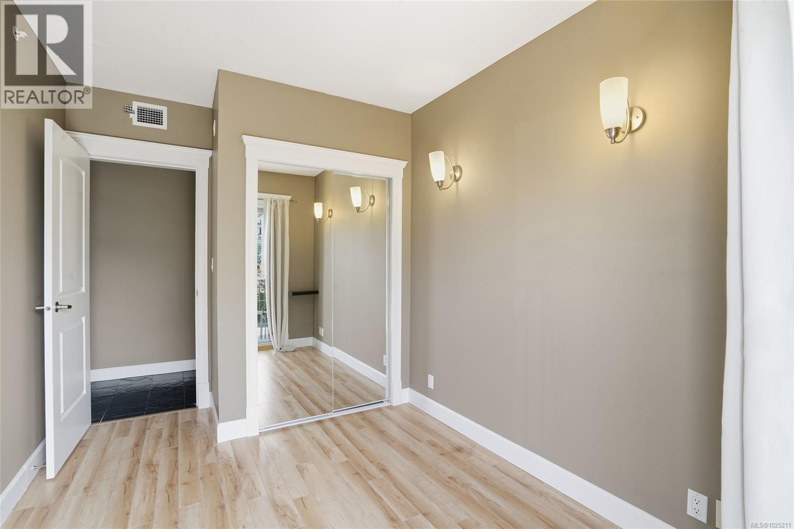 201 225 Rosehill St, Nanaimo