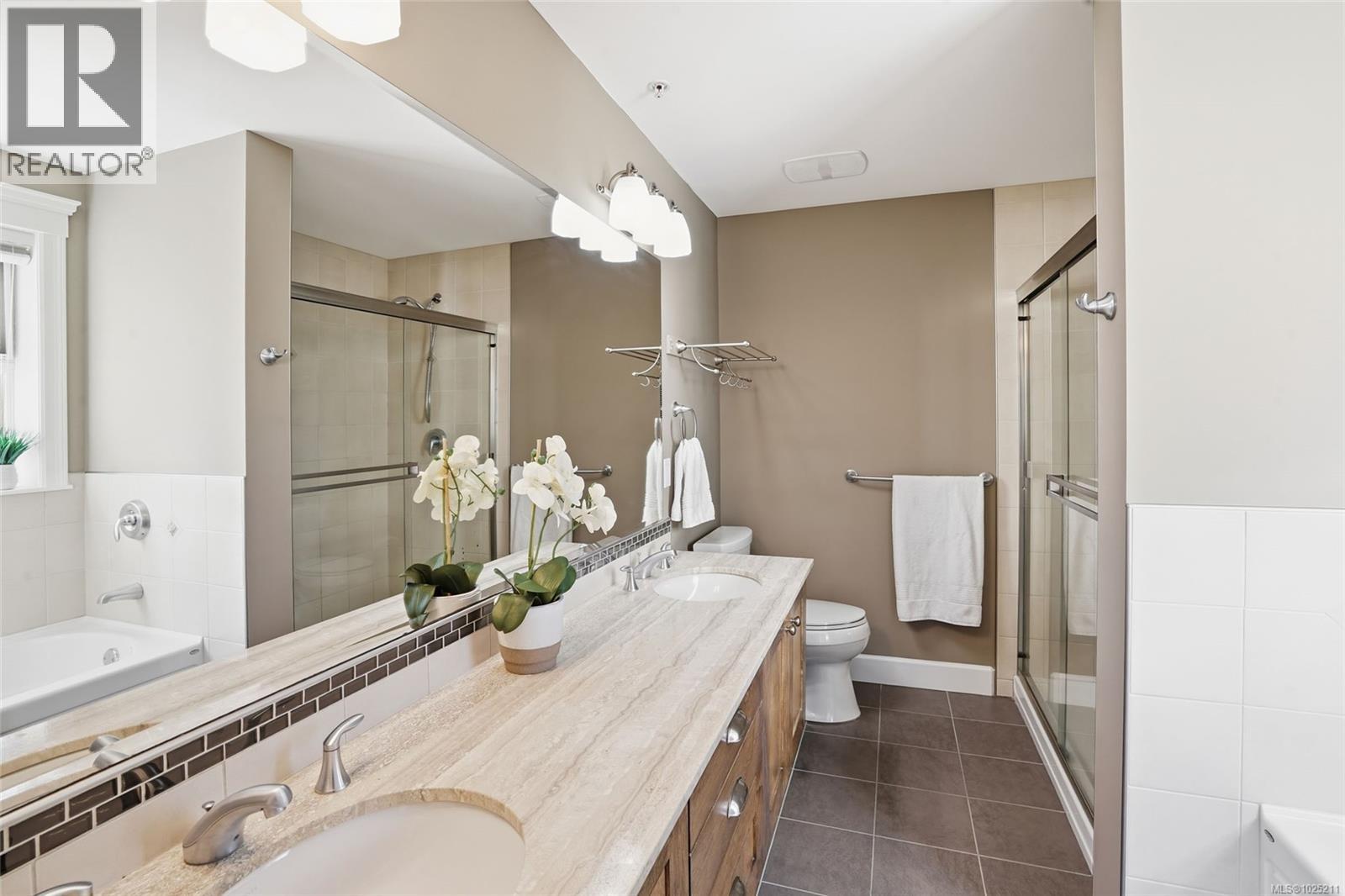 201 225 Rosehill St, Nanaimo