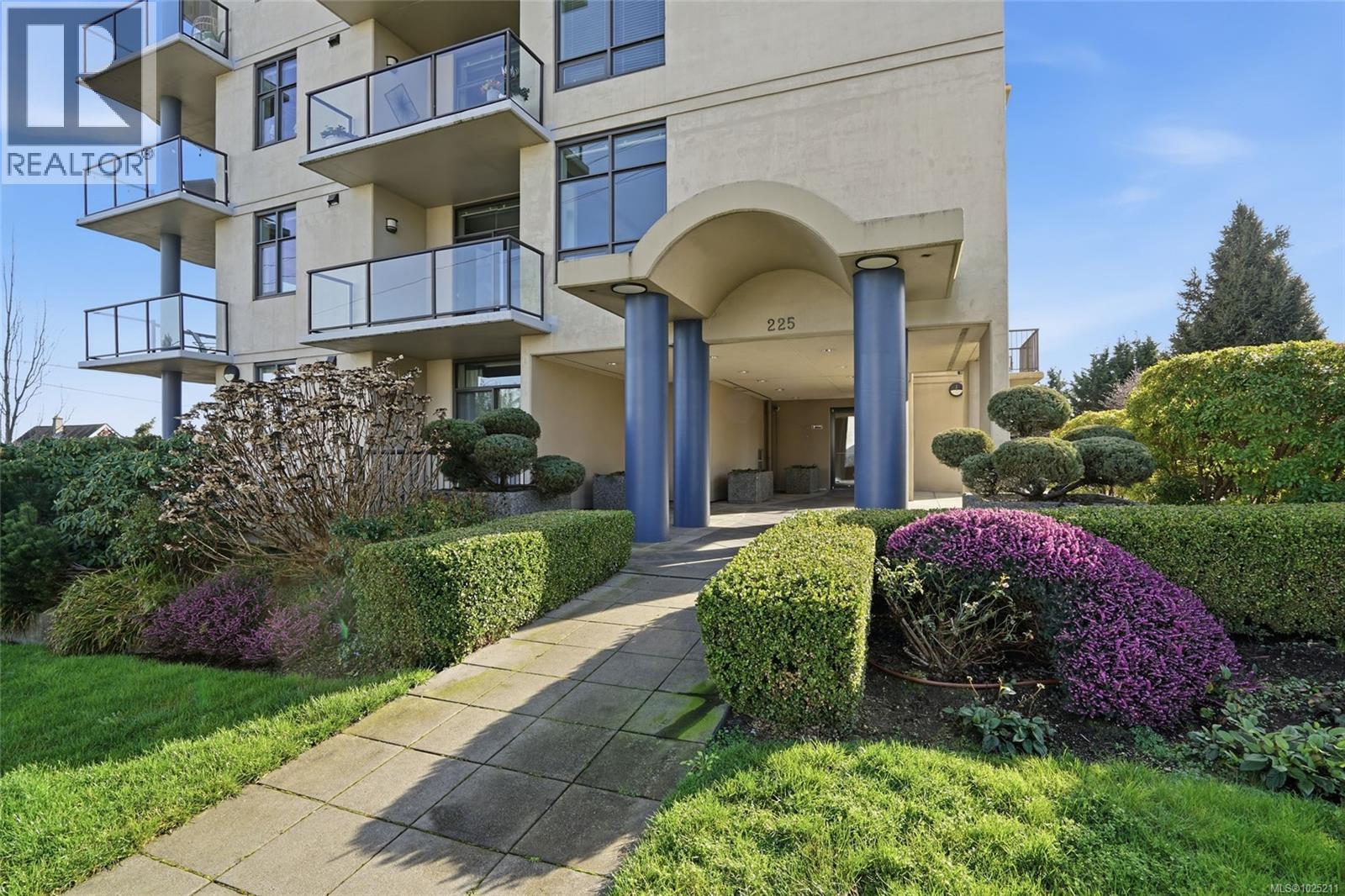 201 225 Rosehill St, Nanaimo