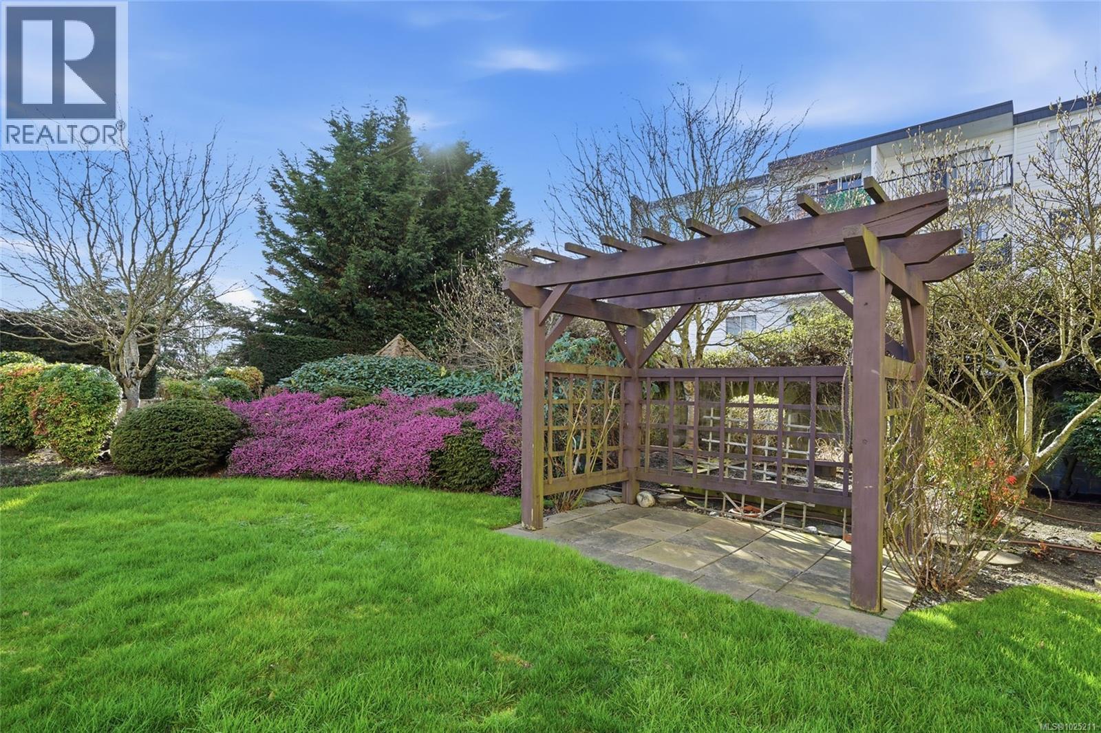 201 225 Rosehill St, Nanaimo